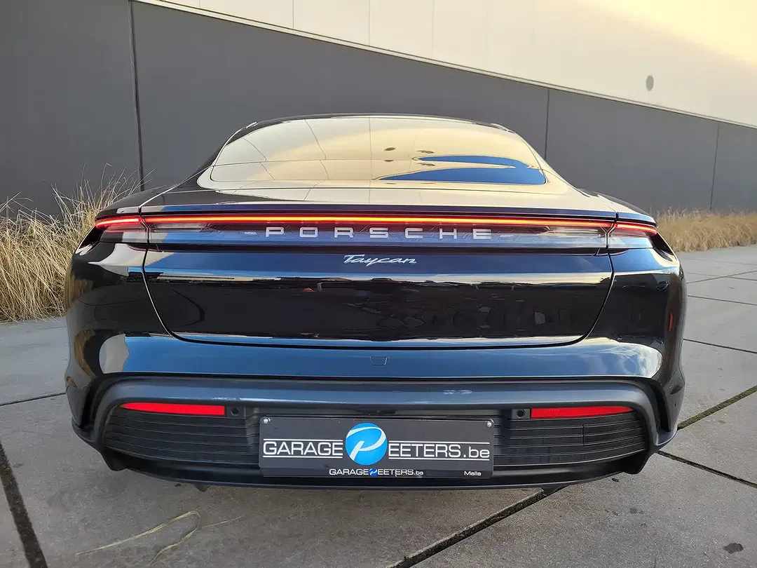 Porsche Taycan - Thumbnail 4