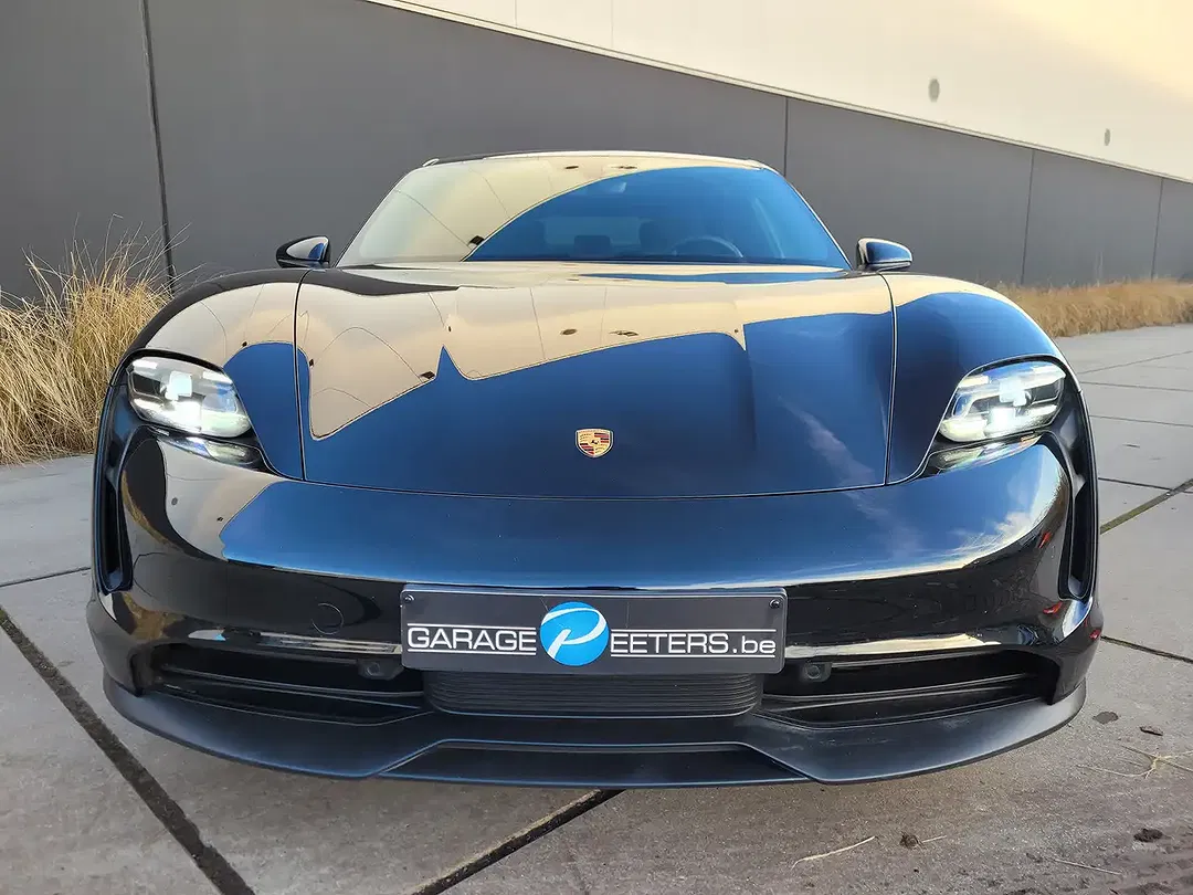 Porsche Taycan - Thumbnail 5