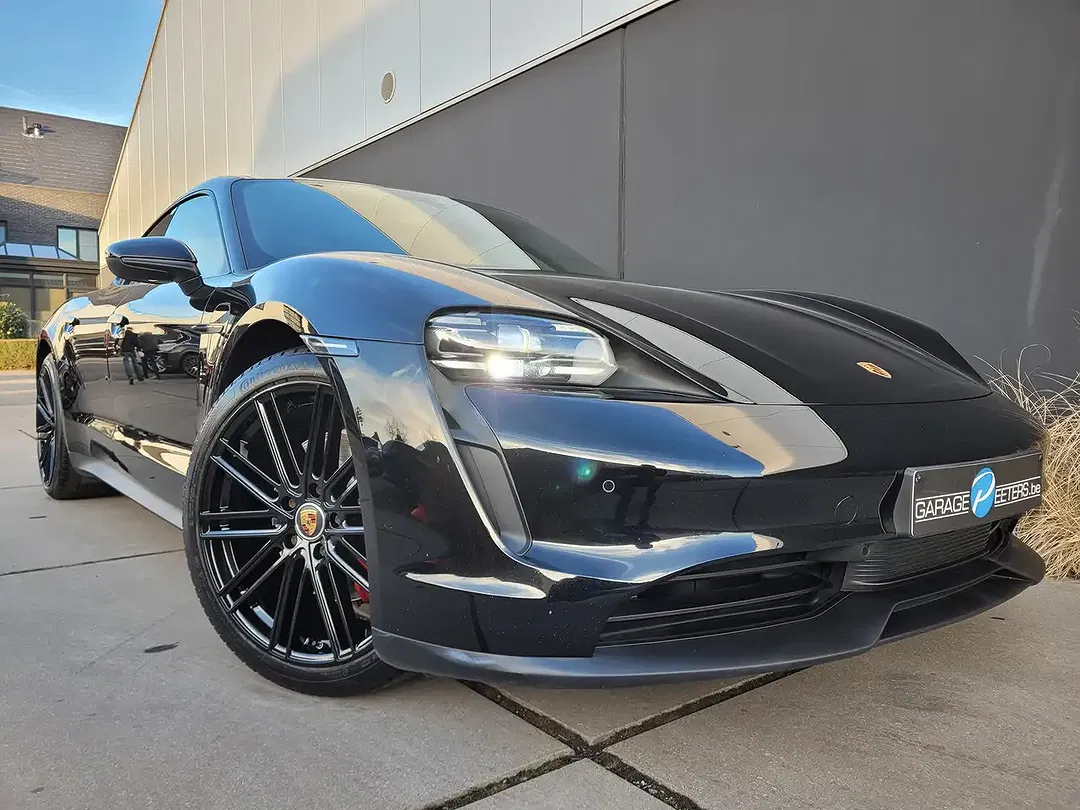 Porsche Taycan - Thumbnail 6
