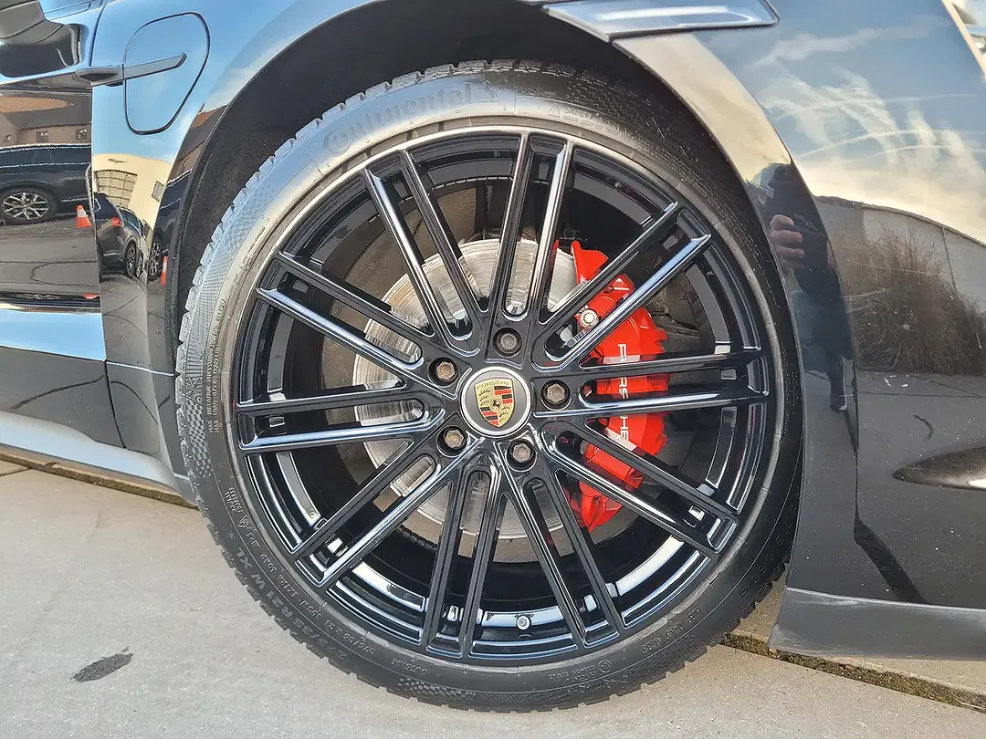 Porsche Taycan - Thumbnail 8