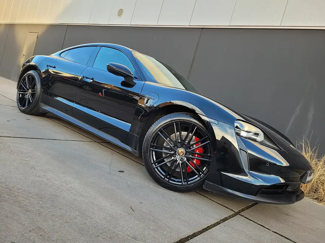 Porsche Taycan - Thumbnail 9