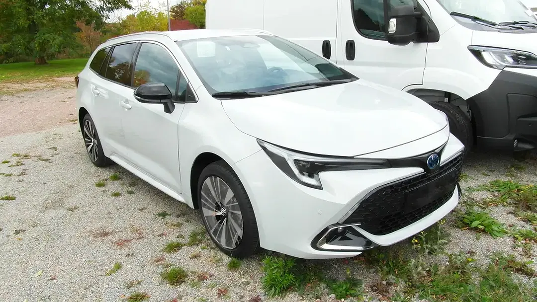 Toyota Corolla - Thumbnail 1