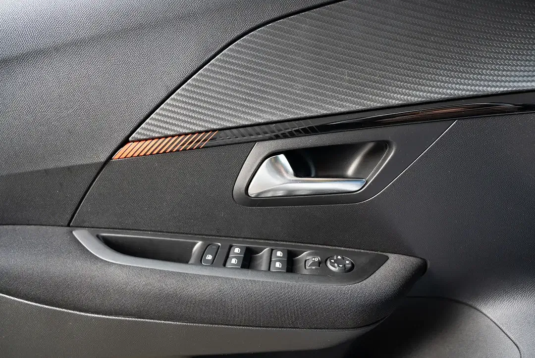 Peugeot 208 - Thumbnail 10