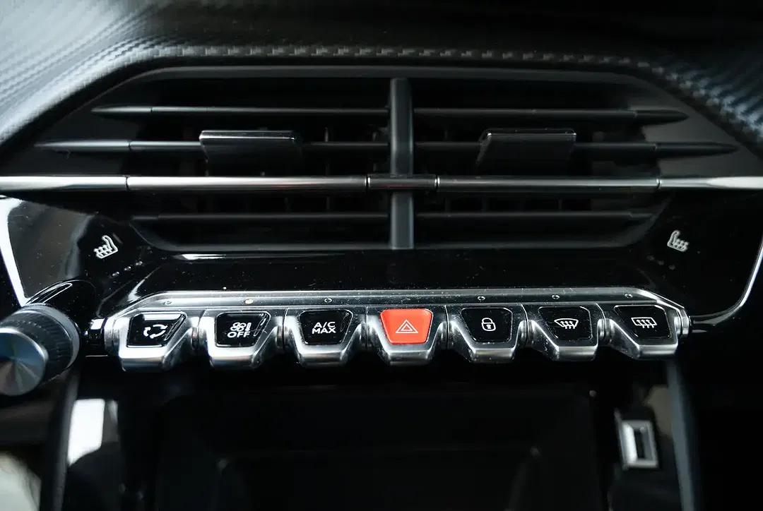 Peugeot 208 - Thumbnail 7