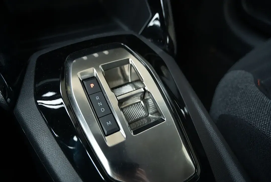 Peugeot 208 - Thumbnail 8