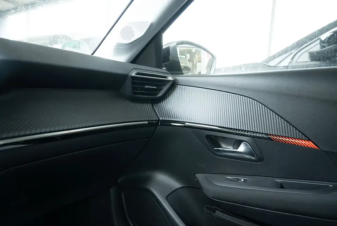 Peugeot 208 - Thumbnail 9