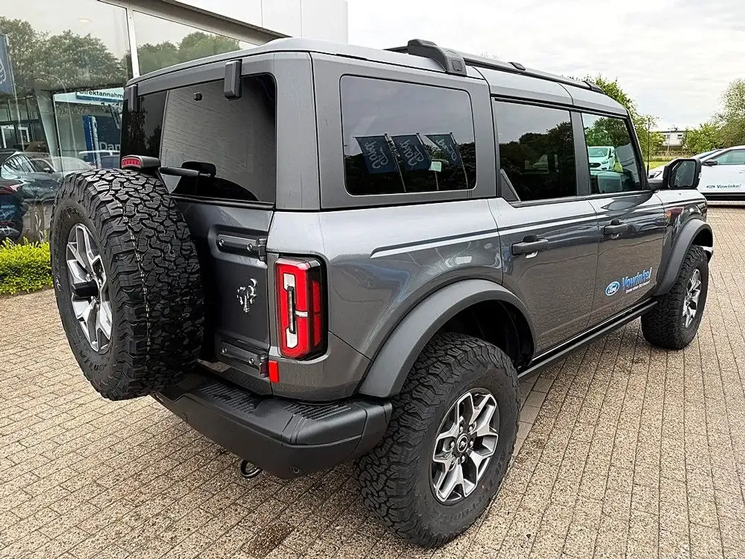 Ford Bronco - Thumbnail 12