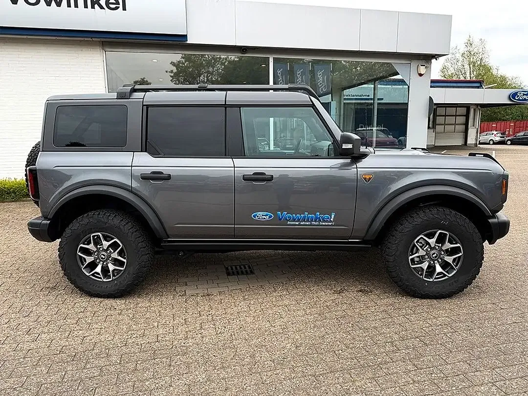 Ford Bronco - Thumbnail 13