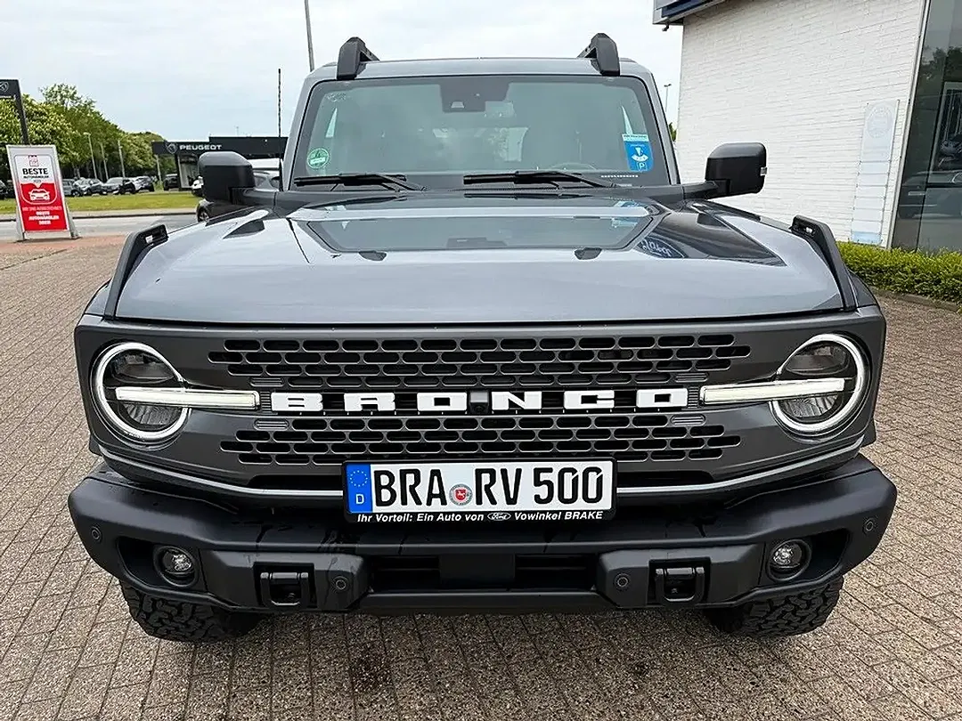 Ford Bronco - Thumbnail 3