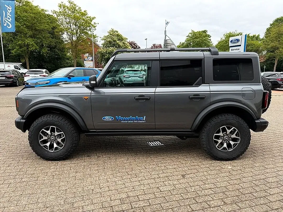 Ford Bronco - Thumbnail 7