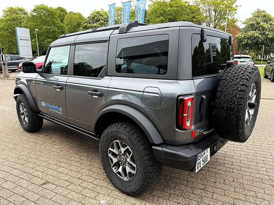 Ford Bronco - Thumbnail 8