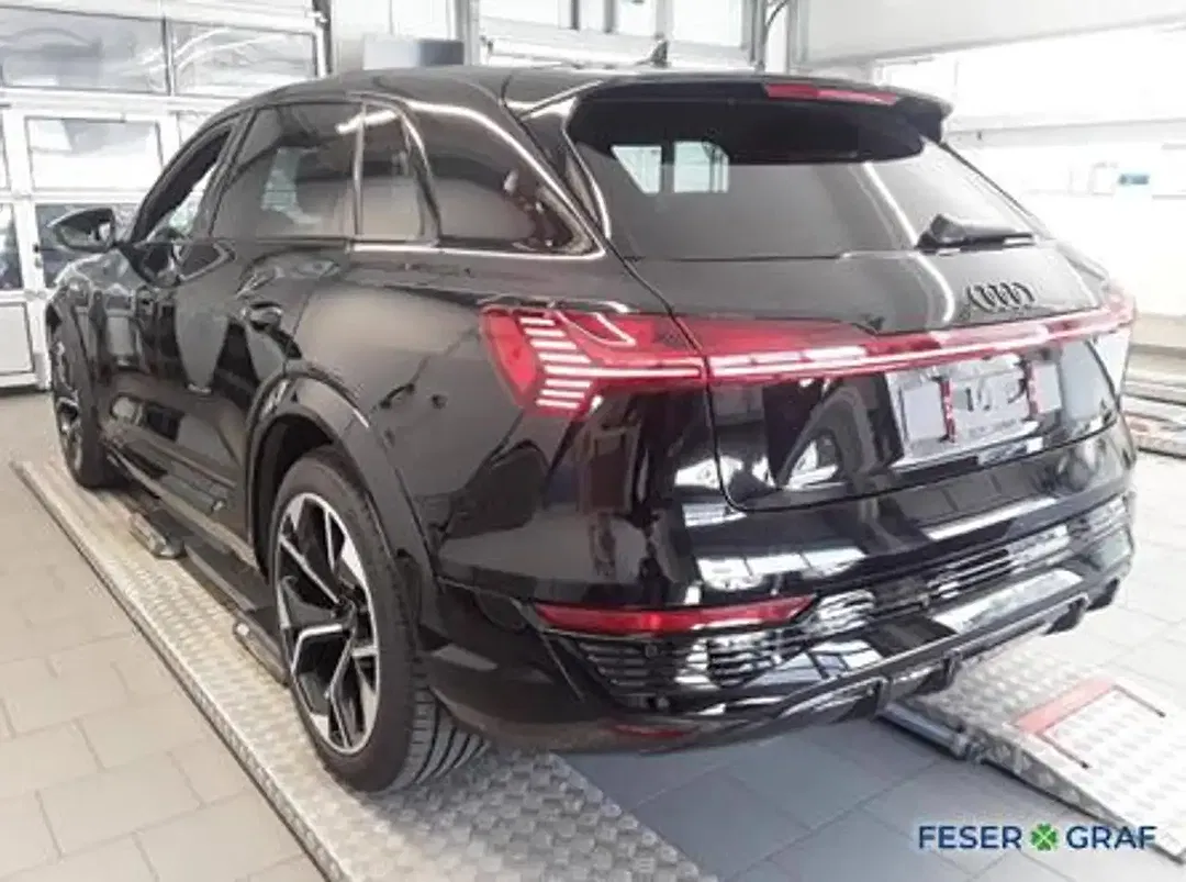 Audi SQ8 e-tron - Thumbnail 2