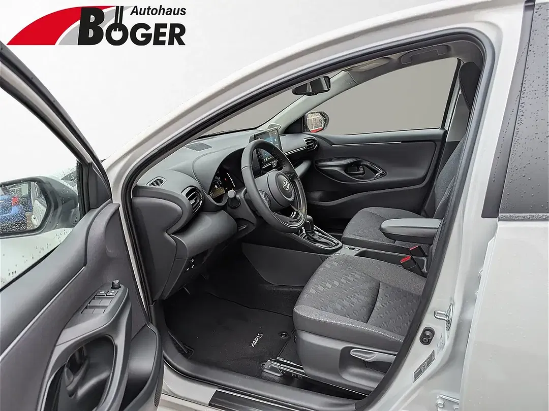Toyota Yaris - Thumbnail 10