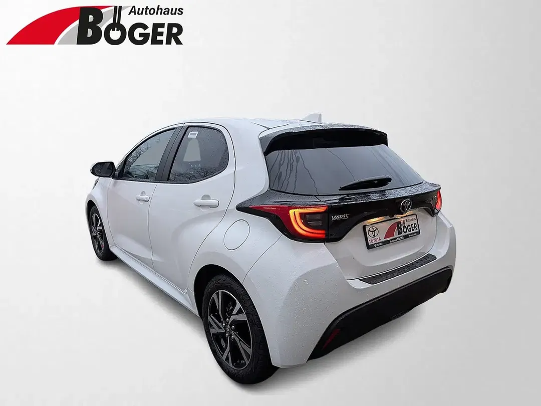 Toyota Yaris - Thumbnail 8