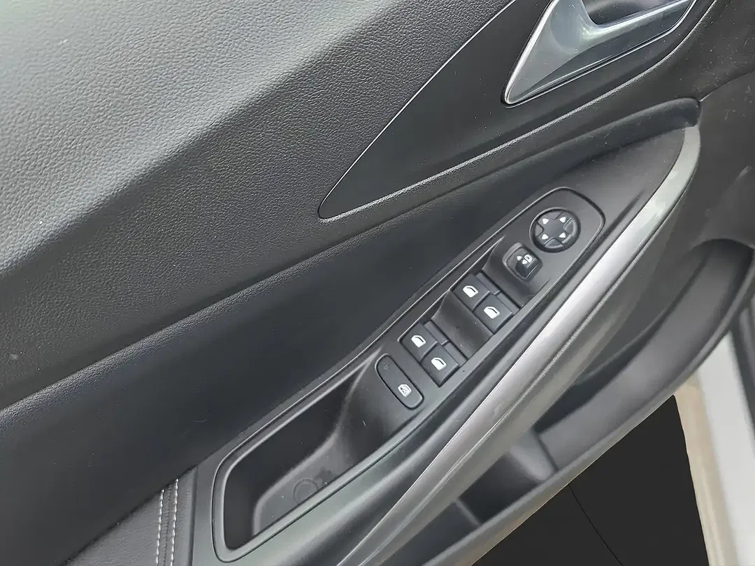 Opel Grandland - Thumbnail 10