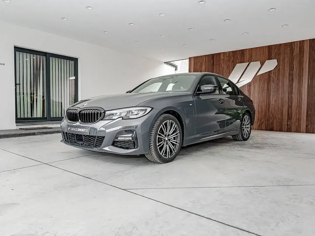 BMW 330 - Thumbnail 5