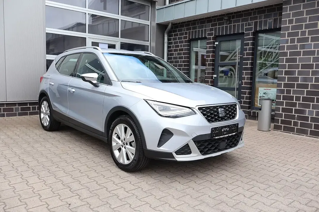 SEAT Arona - Thumbnail 1
