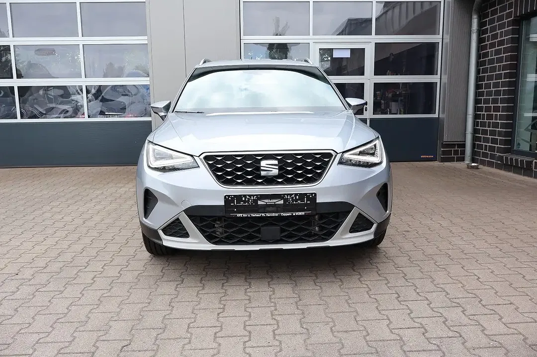 SEAT Arona - Thumbnail 2