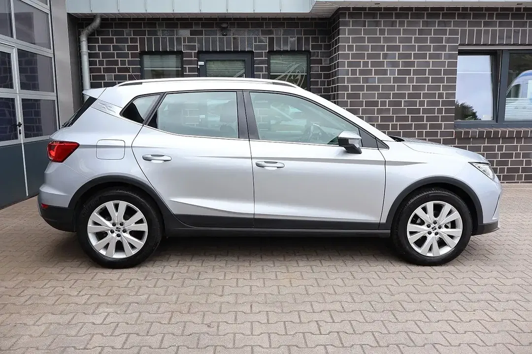 SEAT Arona - Thumbnail 3