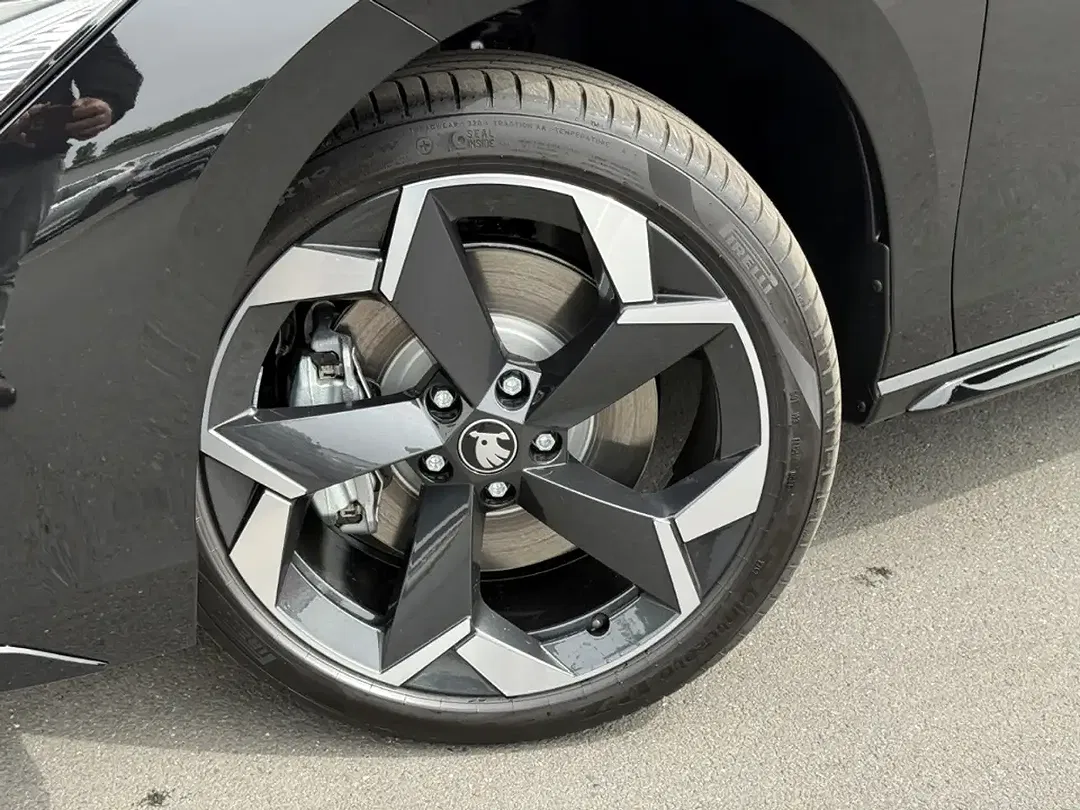Skoda Superb - Thumbnail 2