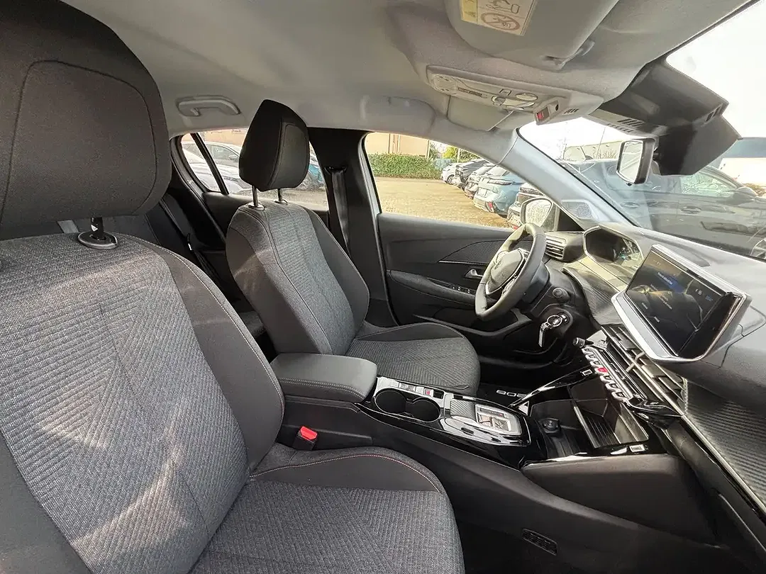 Peugeot 208 - Thumbnail 12