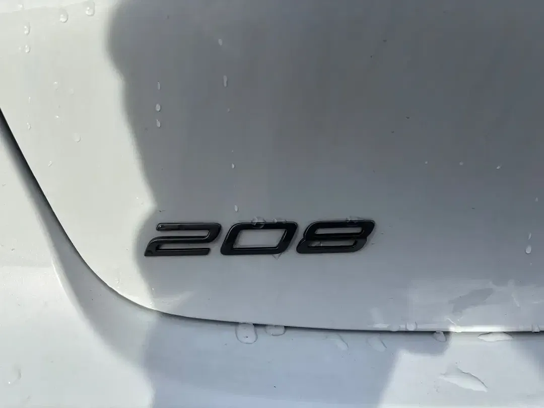 Peugeot 208 - Thumbnail 5