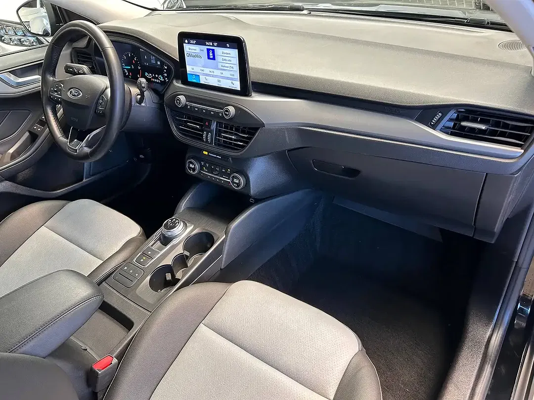 Ford Focus - Thumbnail 10