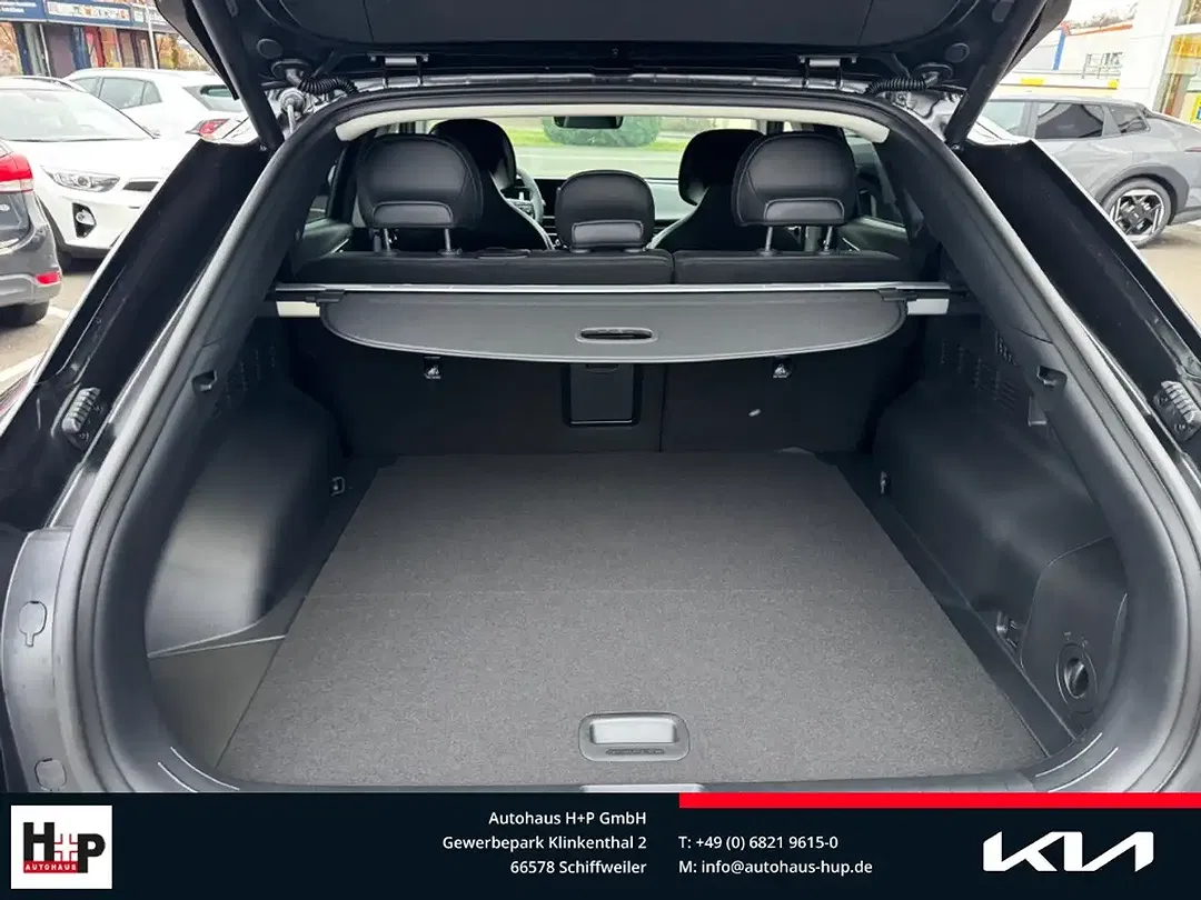 Kia EV6 - Thumbnail 13