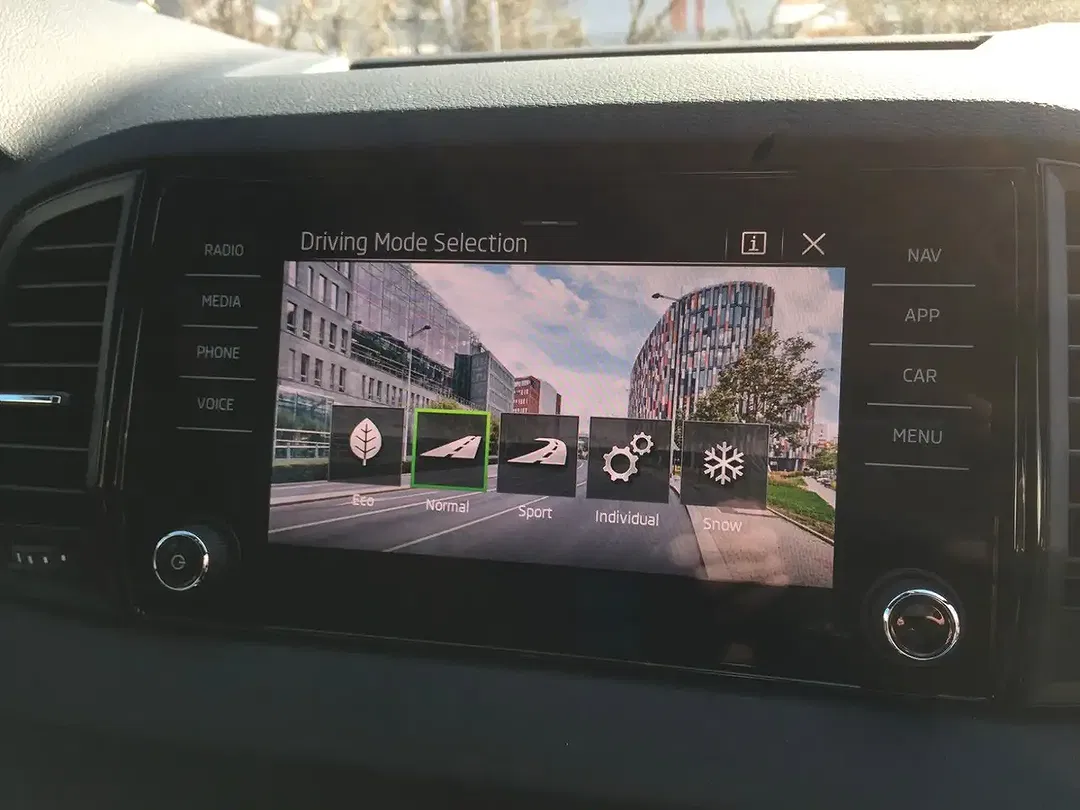 Skoda Karoq - Thumbnail 39