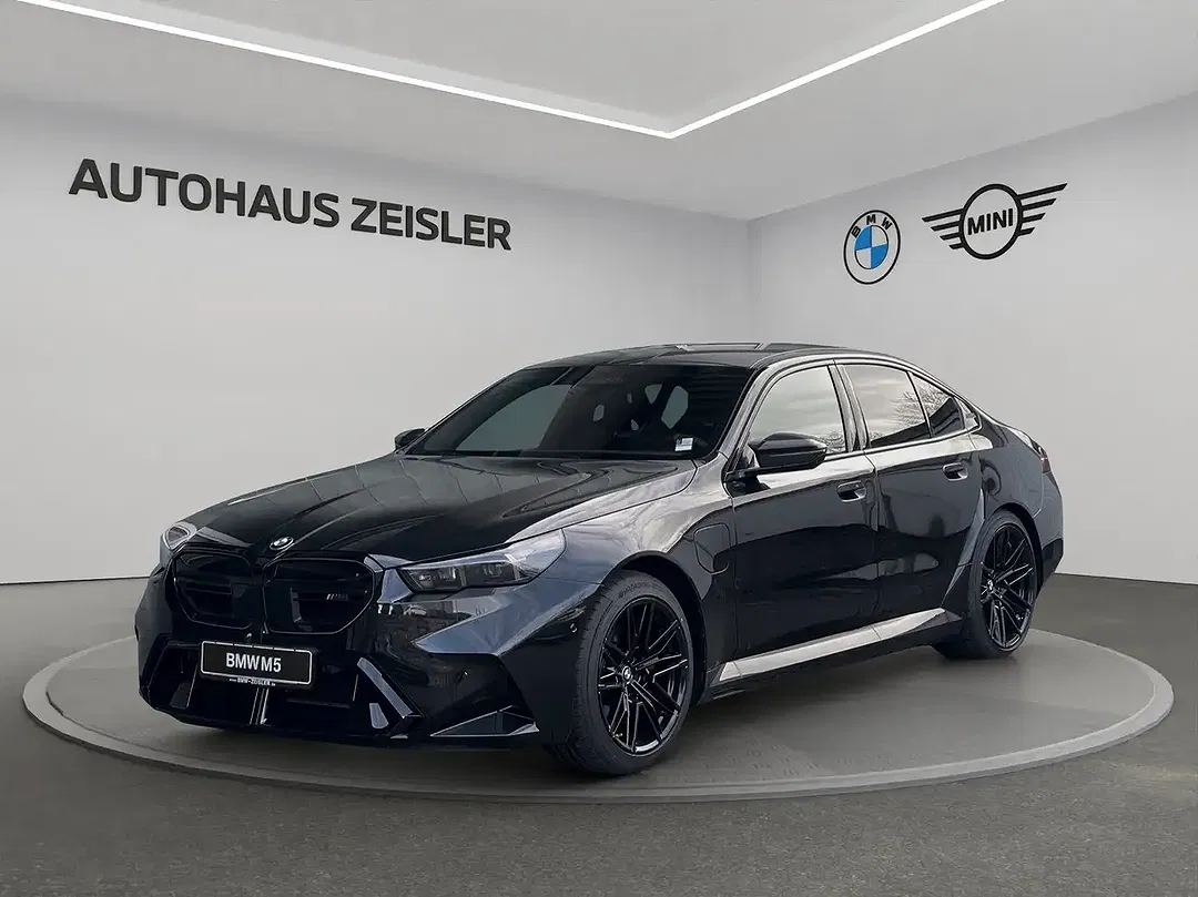 BMW M5 - Thumbnail 1
