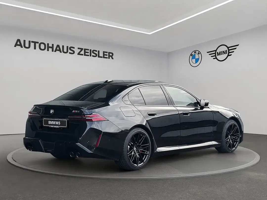 BMW M5 - Thumbnail 2