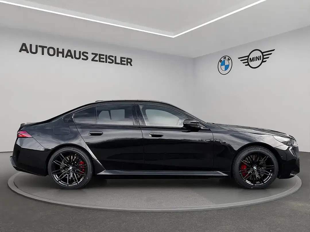 BMW M5 - Thumbnail 3