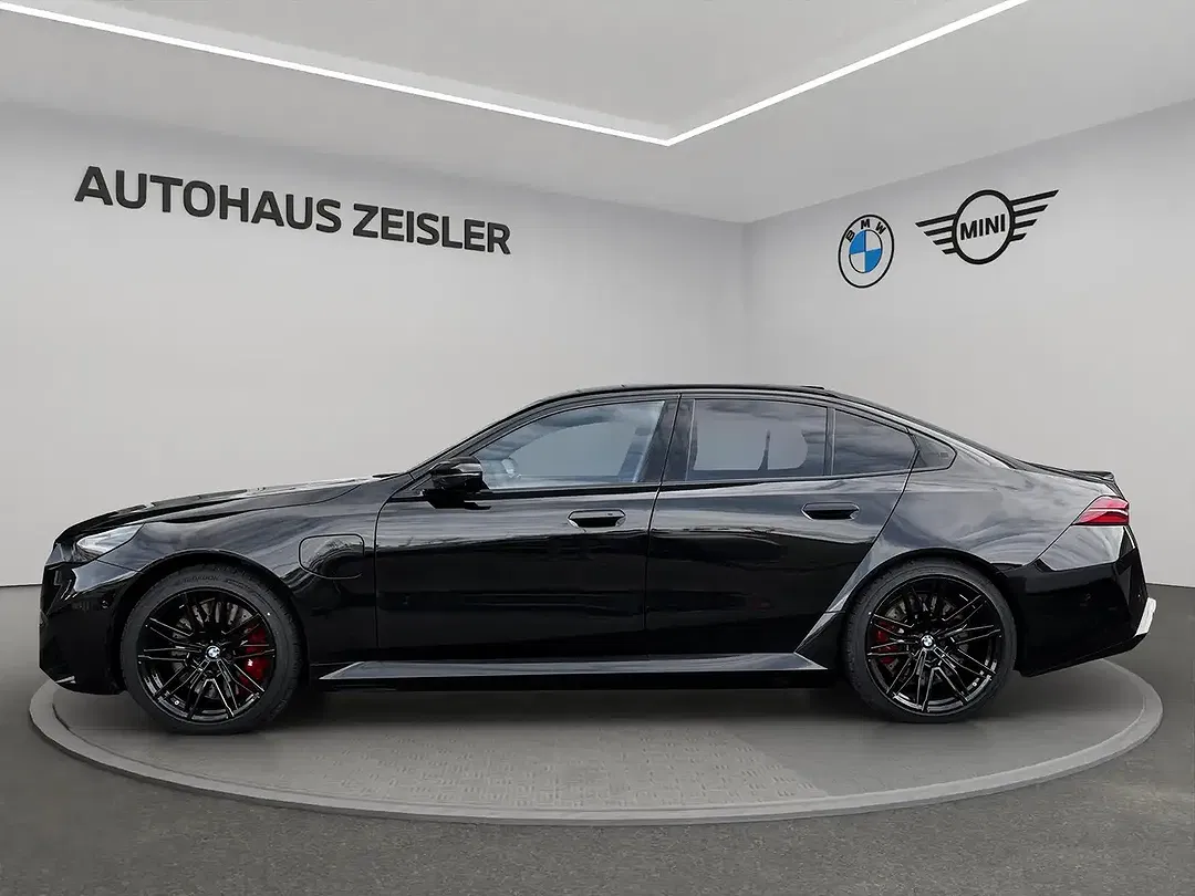 BMW M5 - Thumbnail 4