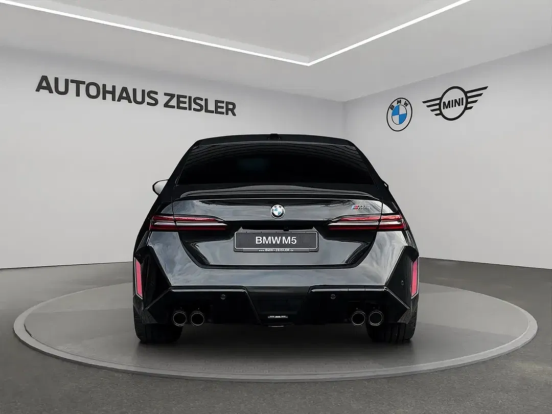 BMW M5 - Thumbnail 6