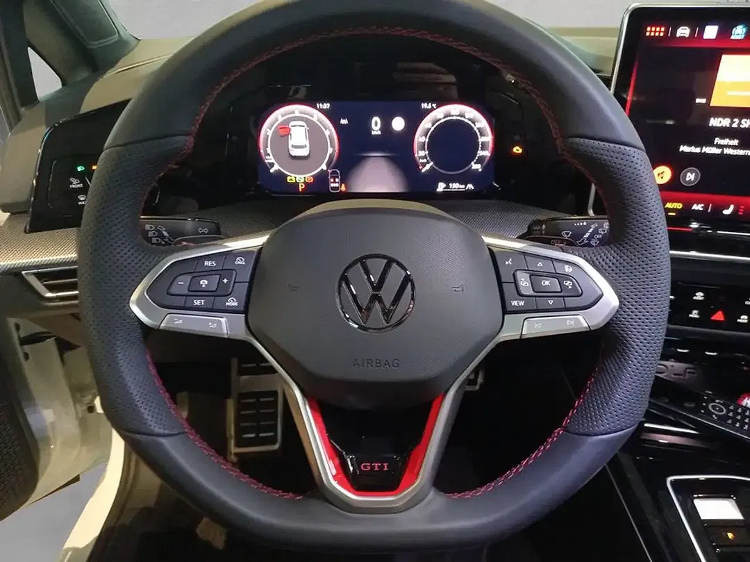 Volkswagen Golf GTI - Thumbnail 11