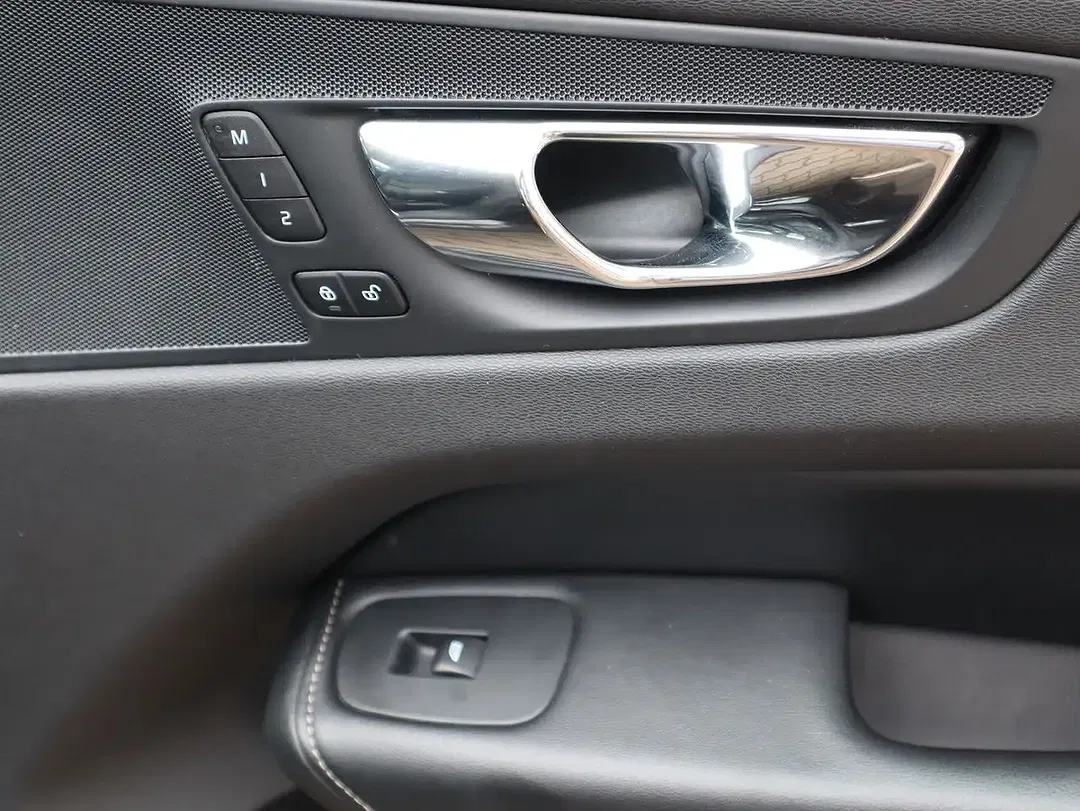 Volvo XC60 - Thumbnail 15