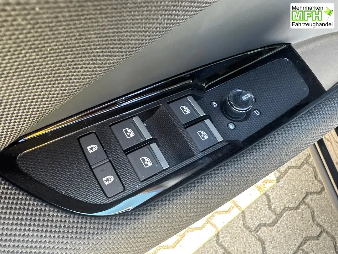 Audi Q3 - Thumbnail 10