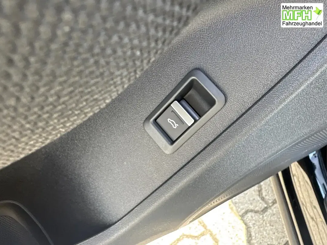 Audi Q3 - Thumbnail 11