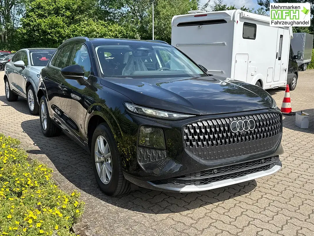 Audi Q3 - Thumbnail 3