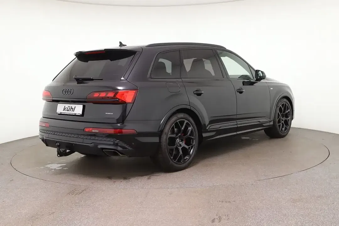 Audi Q7 - Thumbnail 3