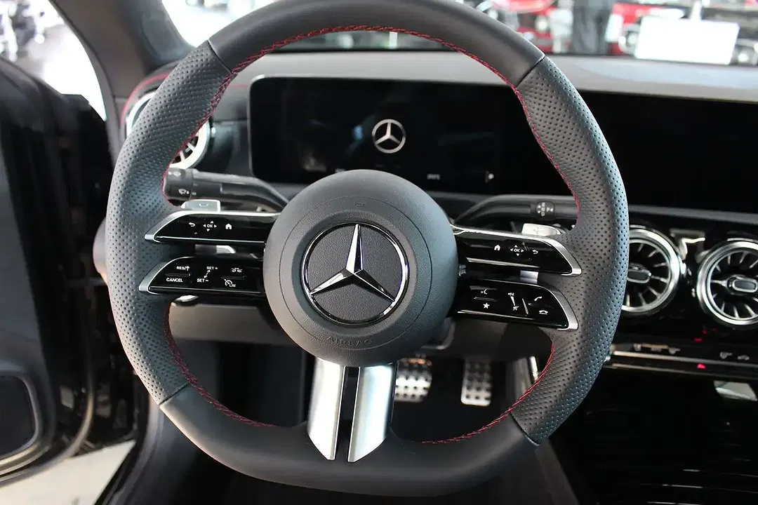 Mercedes-Benz CLA 200 - Thumbnail 9