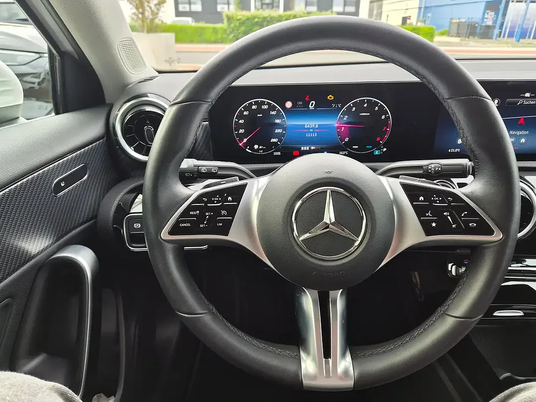 Mercedes-Benz A 220 - Thumbnail 11