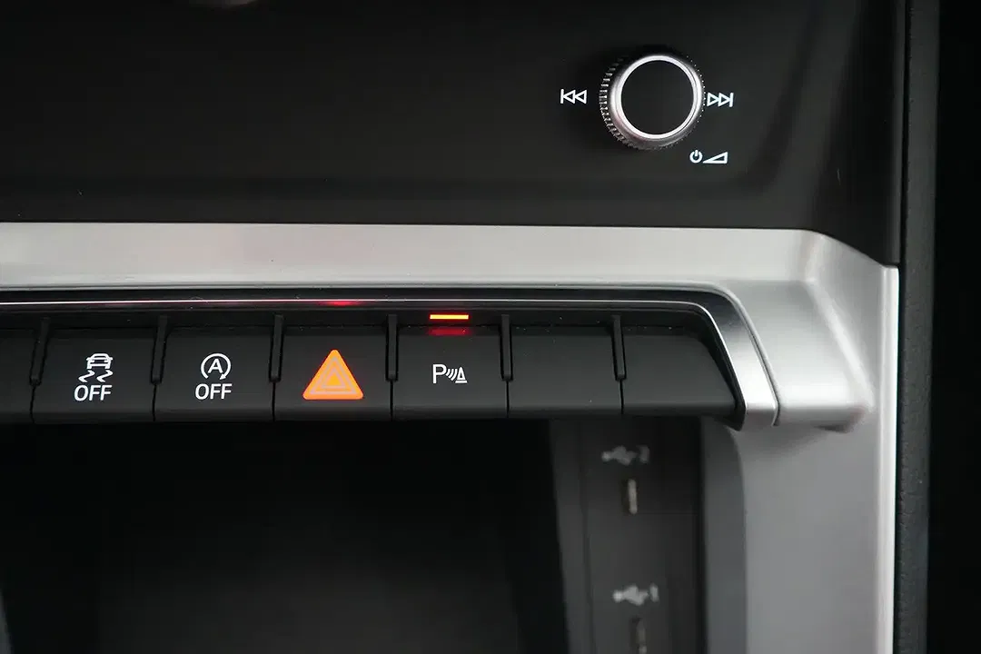 Audi Q3 - Thumbnail 26