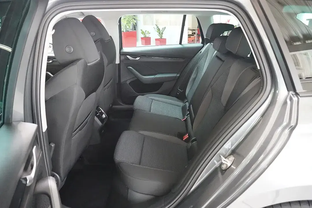 Skoda Octavia - Thumbnail 8