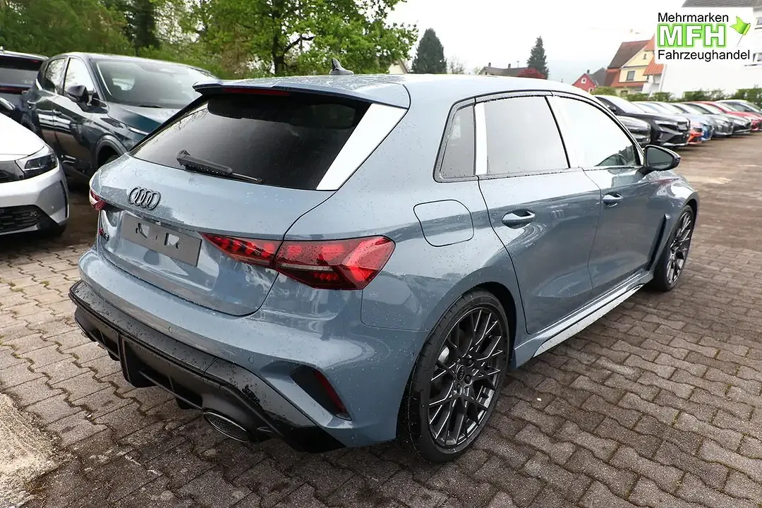 Audi RS3 - Thumbnail 2