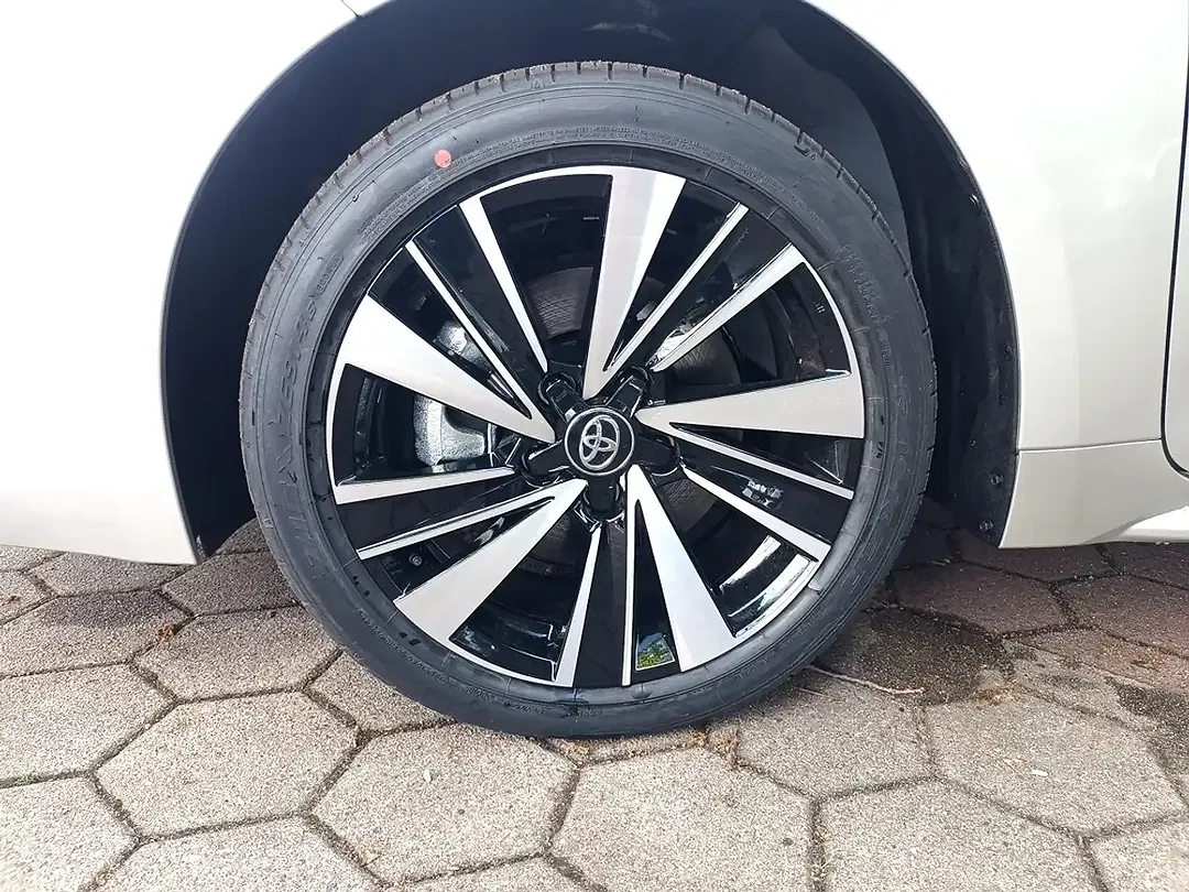 Toyota Corolla - Thumbnail 6