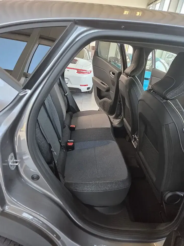 Renault Captur - Thumbnail 12