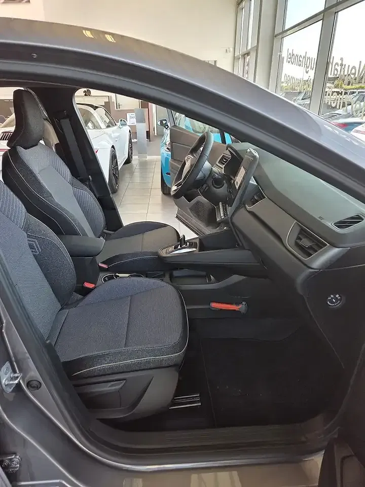 Renault Captur - Thumbnail 8