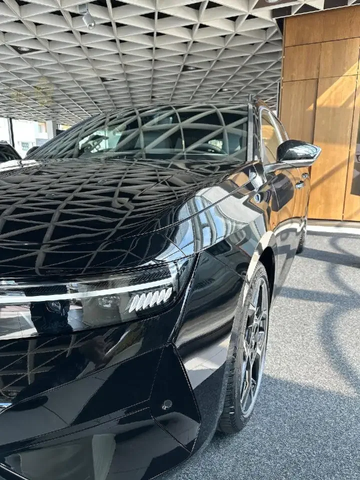 Opel Astra - Afbeelding 1