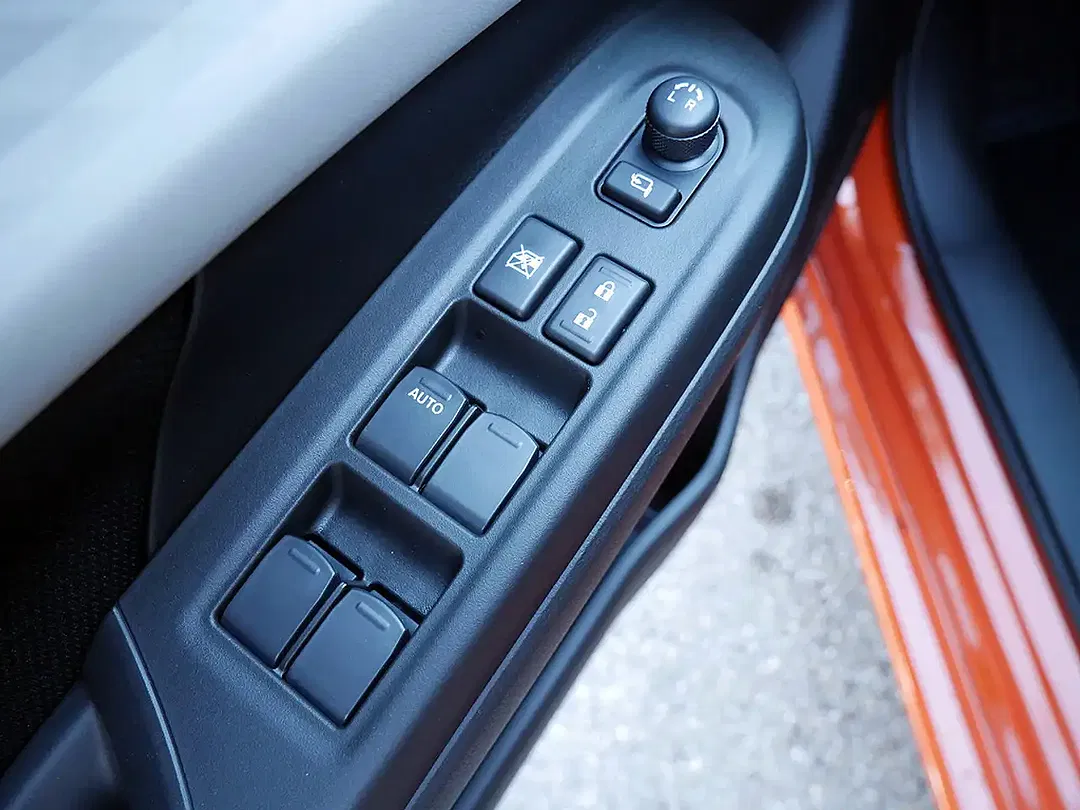 Suzuki Swift - Thumbnail 10